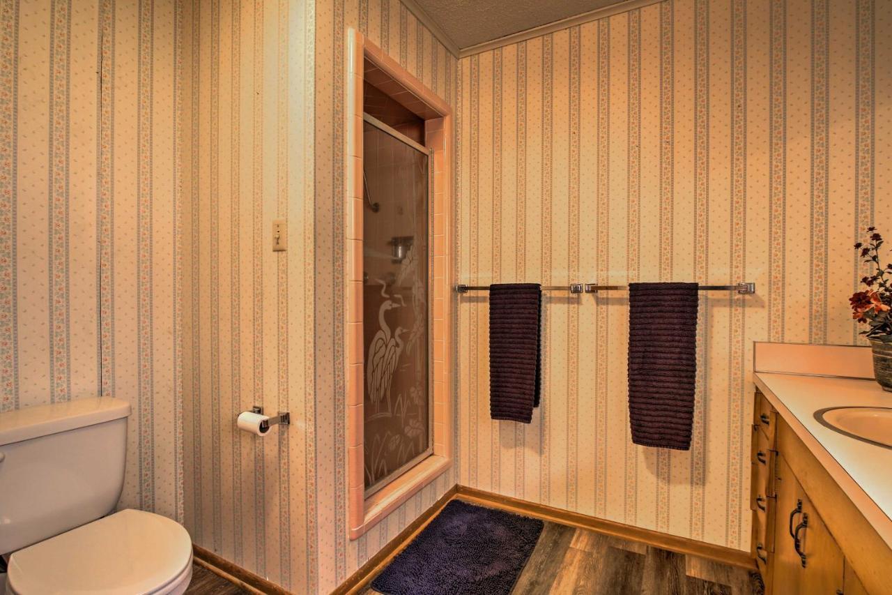 Rustic Lake Buchanan Hideaway With Game Room And Grill Tow Extérieur photo