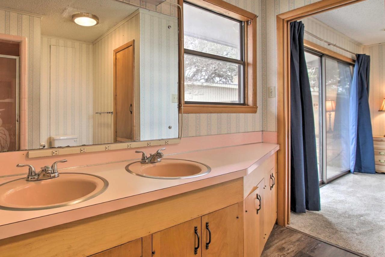 Rustic Lake Buchanan Hideaway With Game Room And Grill Tow Extérieur photo